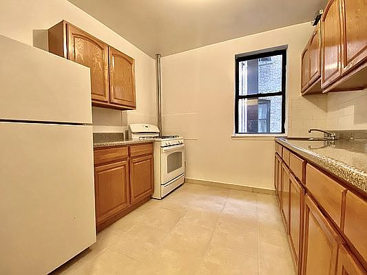 2nd image of 577 Isham St APT 3F