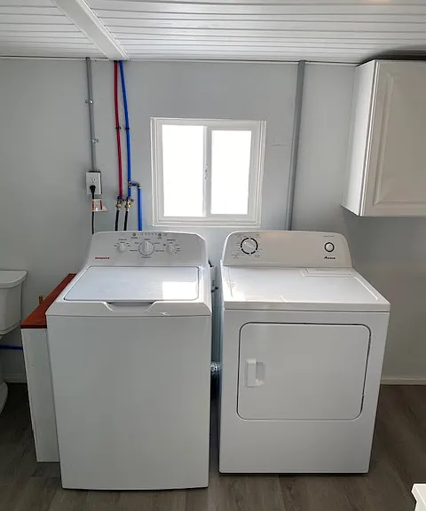 1129 Manor Ave — Photo 7