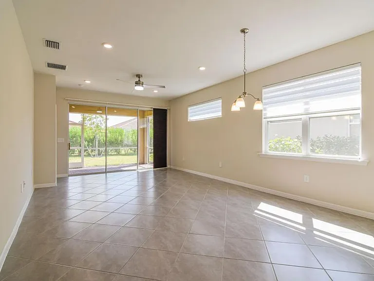 3005 Royal Gardens Ave — Photo 6