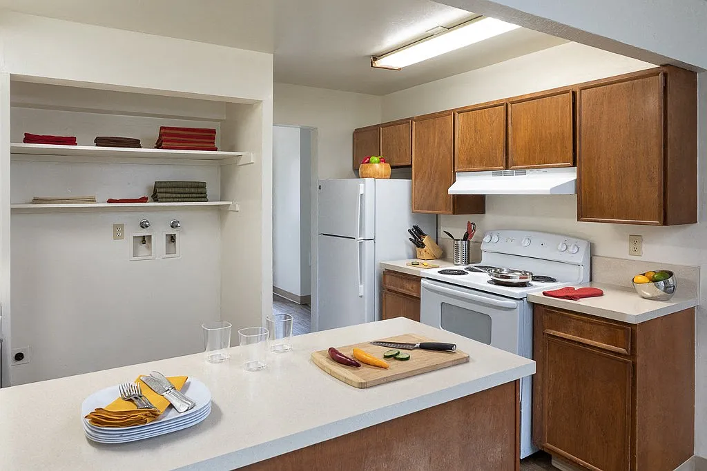 Kingway Apartments — Photo 3