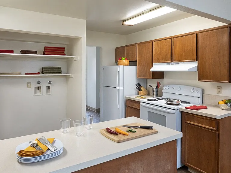 Kingway Apartments — Photo 3