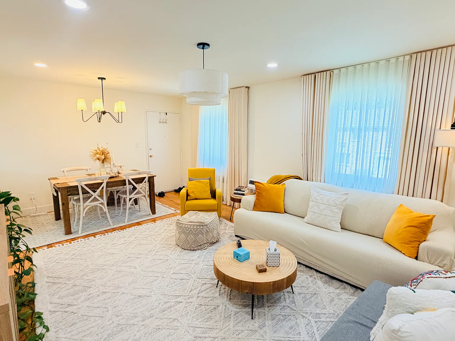 2 bed, 950 sqft, $2,800 — Photo 1
