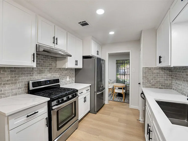 12703 Redfern Dr — Photo 8