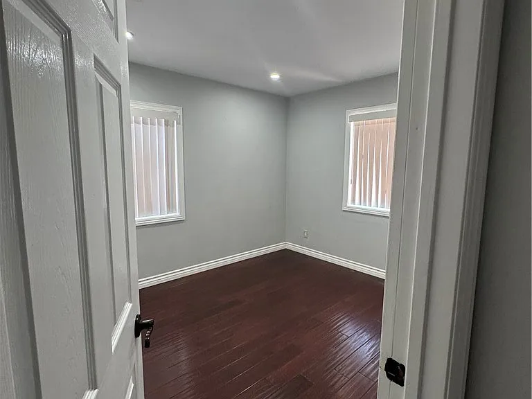8739 Tyrone Ave — Photo 20