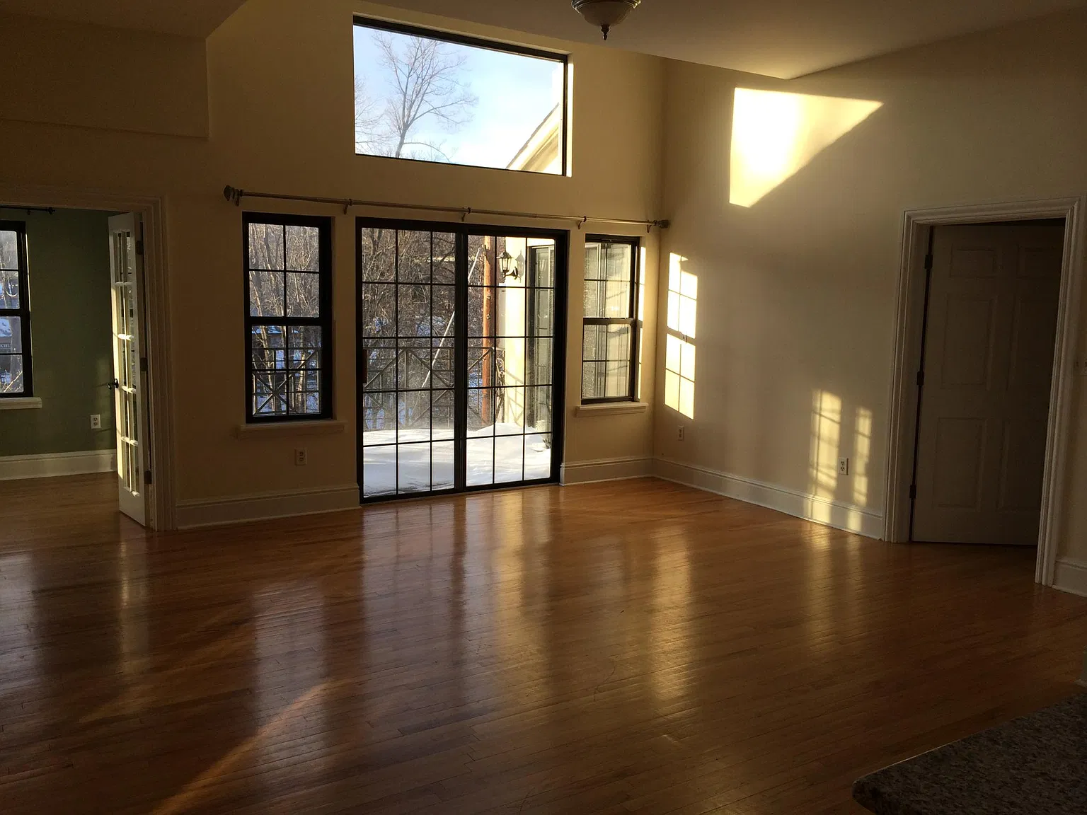 2 bed, 1100 sqft, $4,160 — Photo 3
