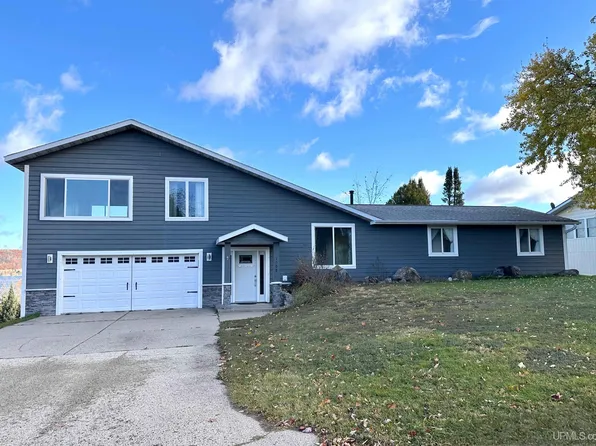1508 S Grant St, Iron Mountain, MI 49801