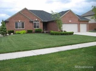 53702 Huron Dr, Chesterfield, MI 48051