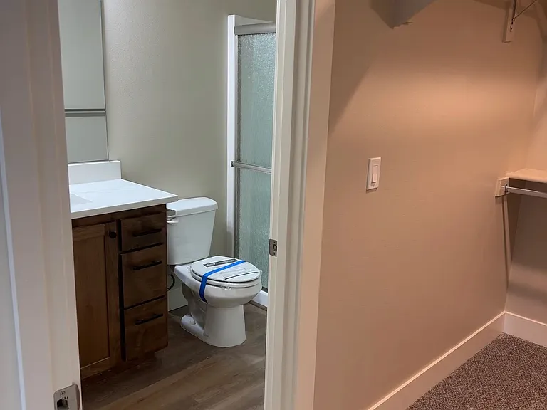 710 NW George Ct — Photo 8