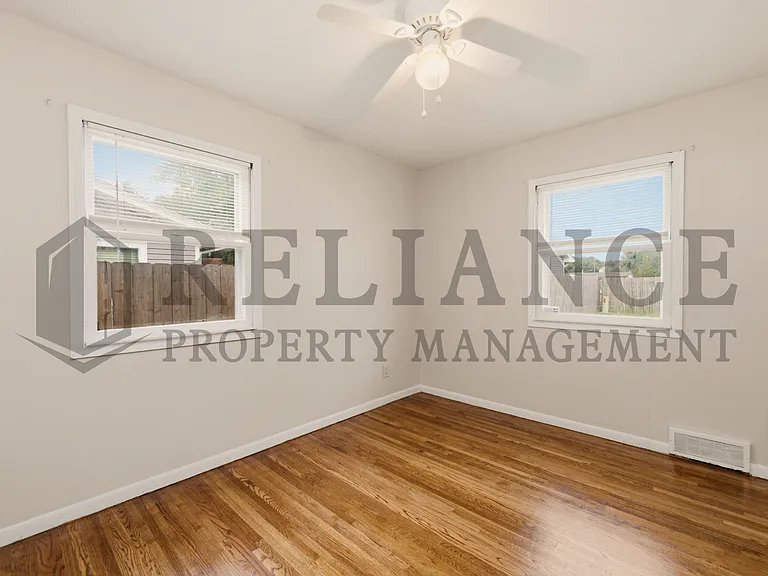 3349 S Vine St — Photo 31