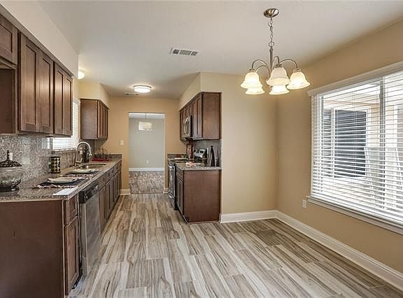4th image of 311 Westminster Dr