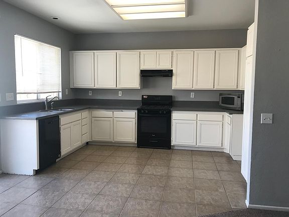 3rd image of 12717 Gaines St