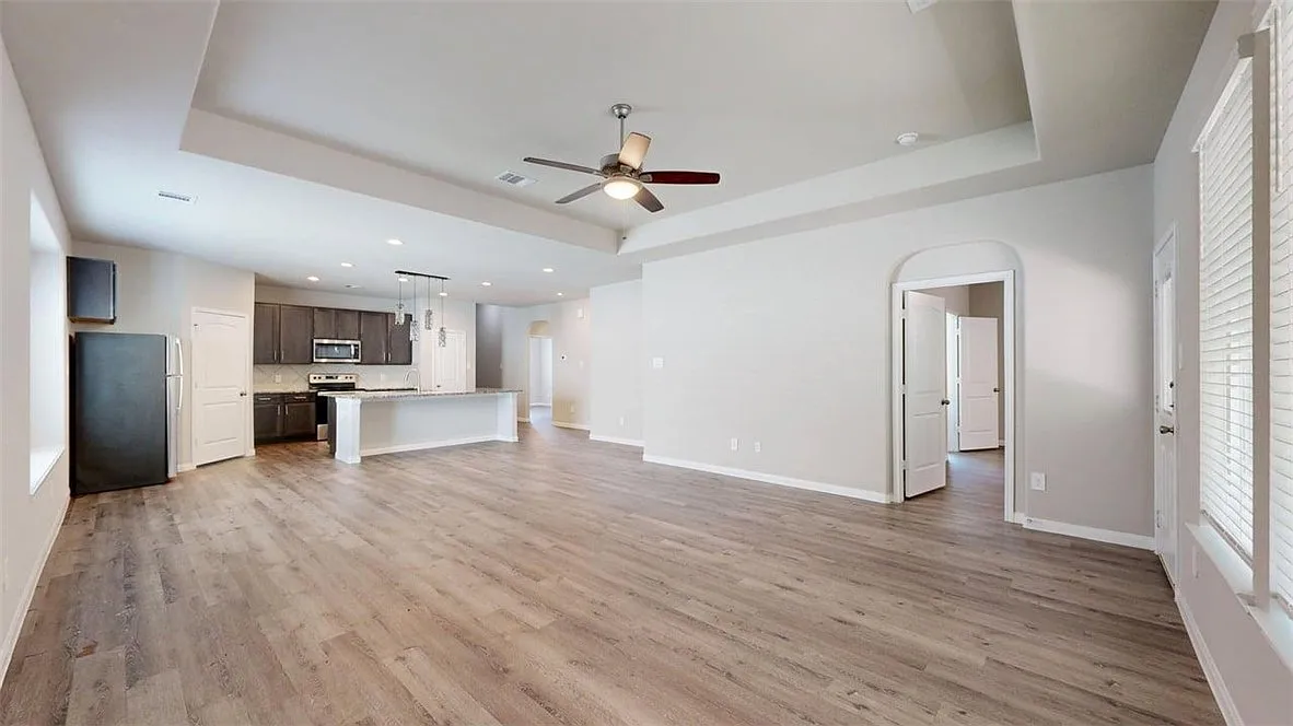 3 bed, 2.0 bath, 1523 sqft, $2,100 — Photo 3