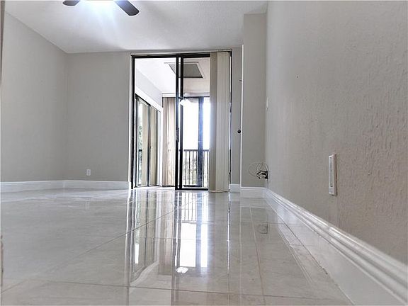 4th image of 4727 NW 22nd St #4277