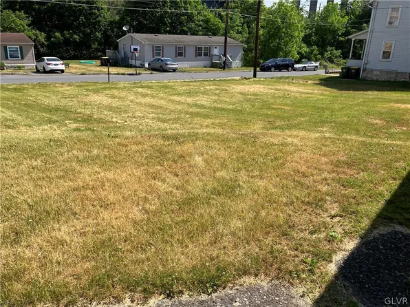 3328 Franklin St, Slatington, PA 18080
