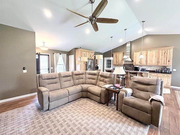 4th image of 10218 Farrand Rd