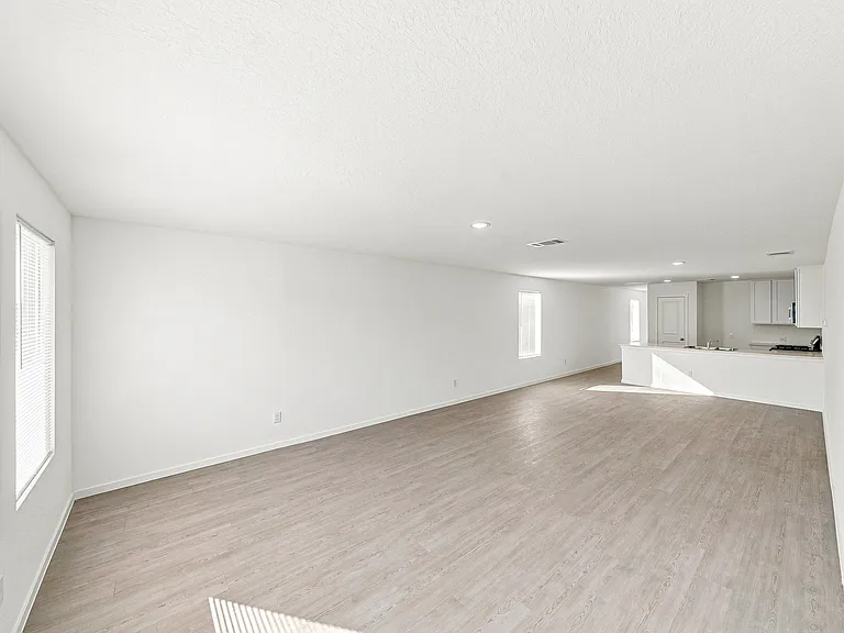 271 Zyra Ave — Photo 6