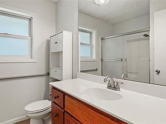 4th image of 17127 Jackson Ave