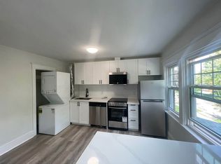 40 Tuxedo Ave S #3, Hamilton, ON L8K 2R6
