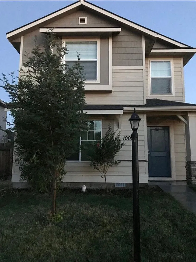 10057 W Rustica St — Photo 1