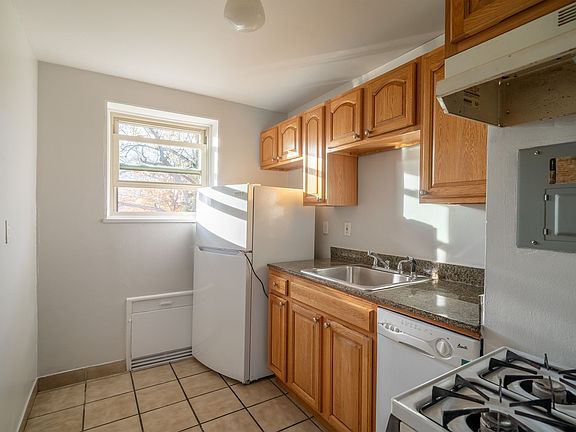 3rd image of 1966 Delaware Ave #5