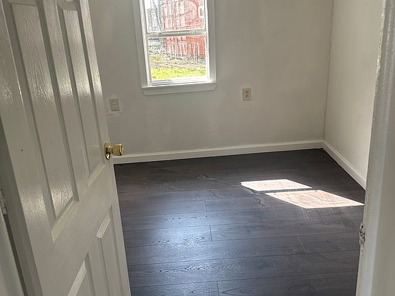 2nd image of 2714 W Oak Ave