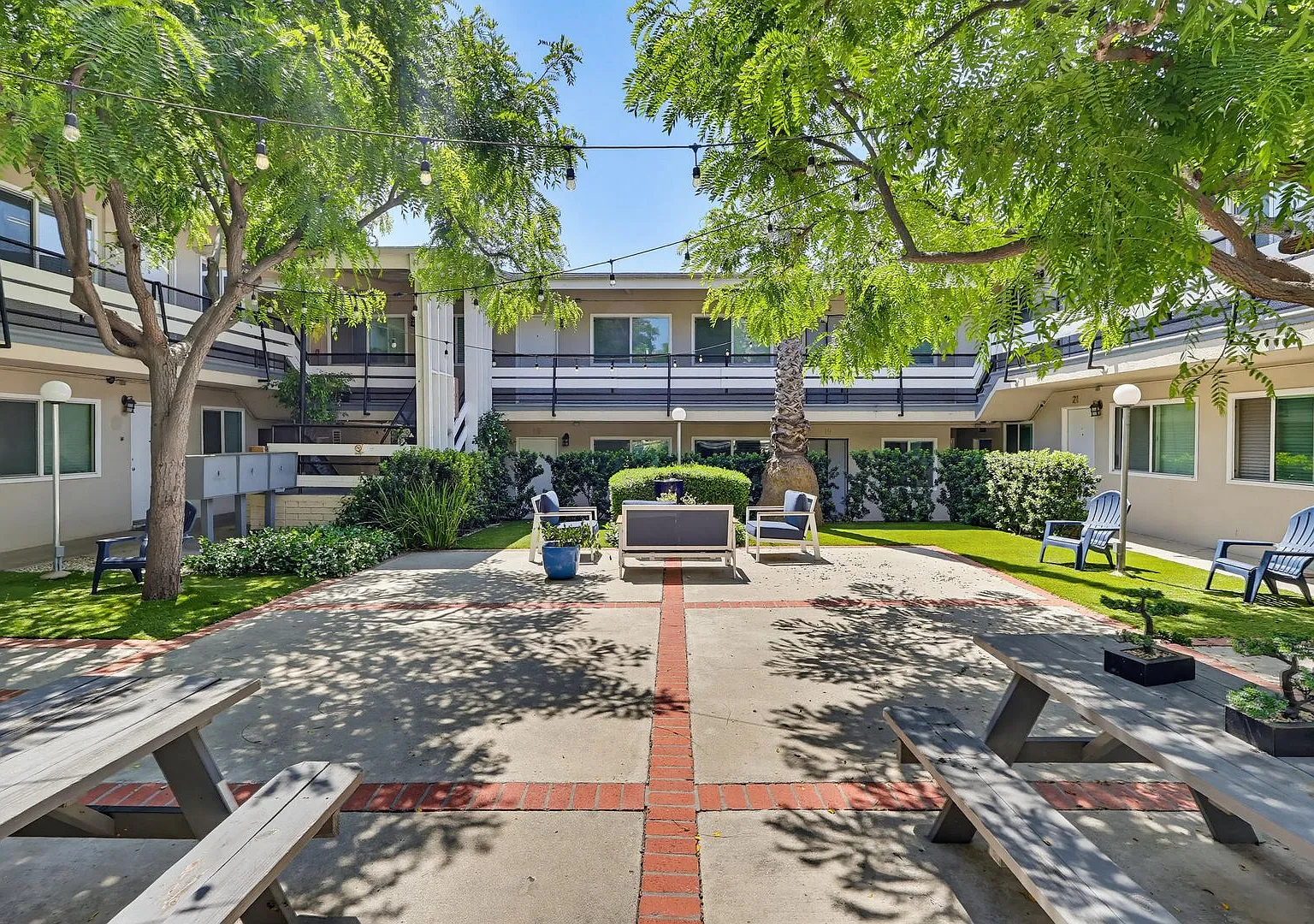 Chloe's Apartment's on Arlington — Photo 3