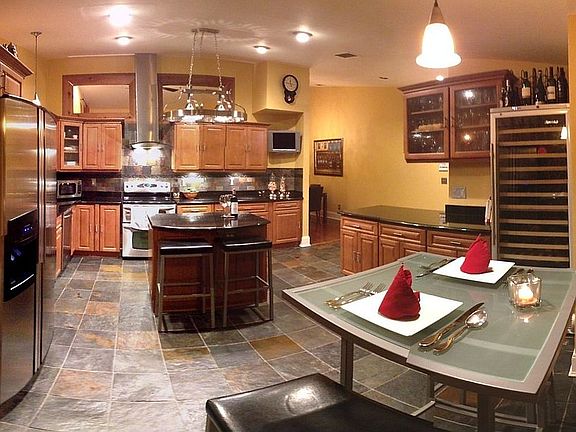 Gourmet Kitchen-panoramic