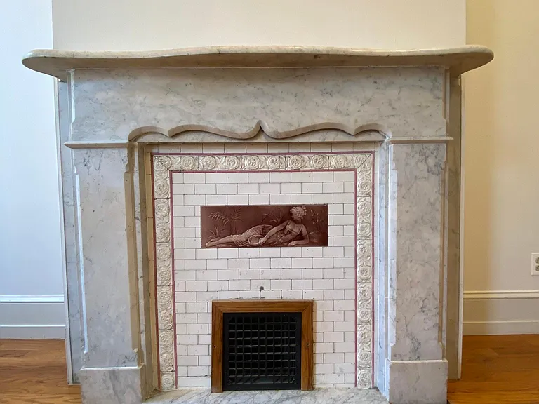 FIREPLACE, ORIGINAL BUT NONE FUNCTIONAL