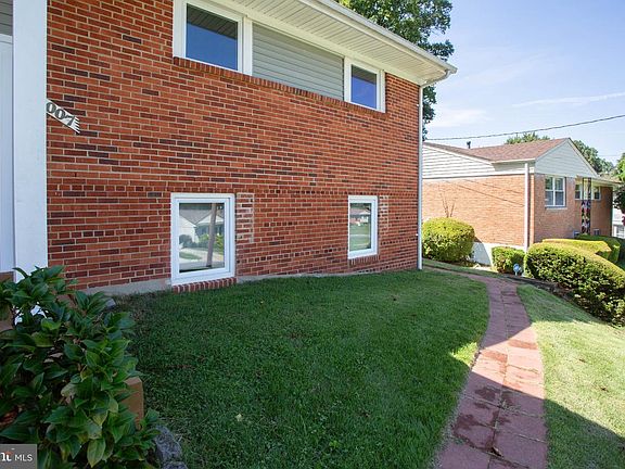 4th image of 1007 Venice Dr