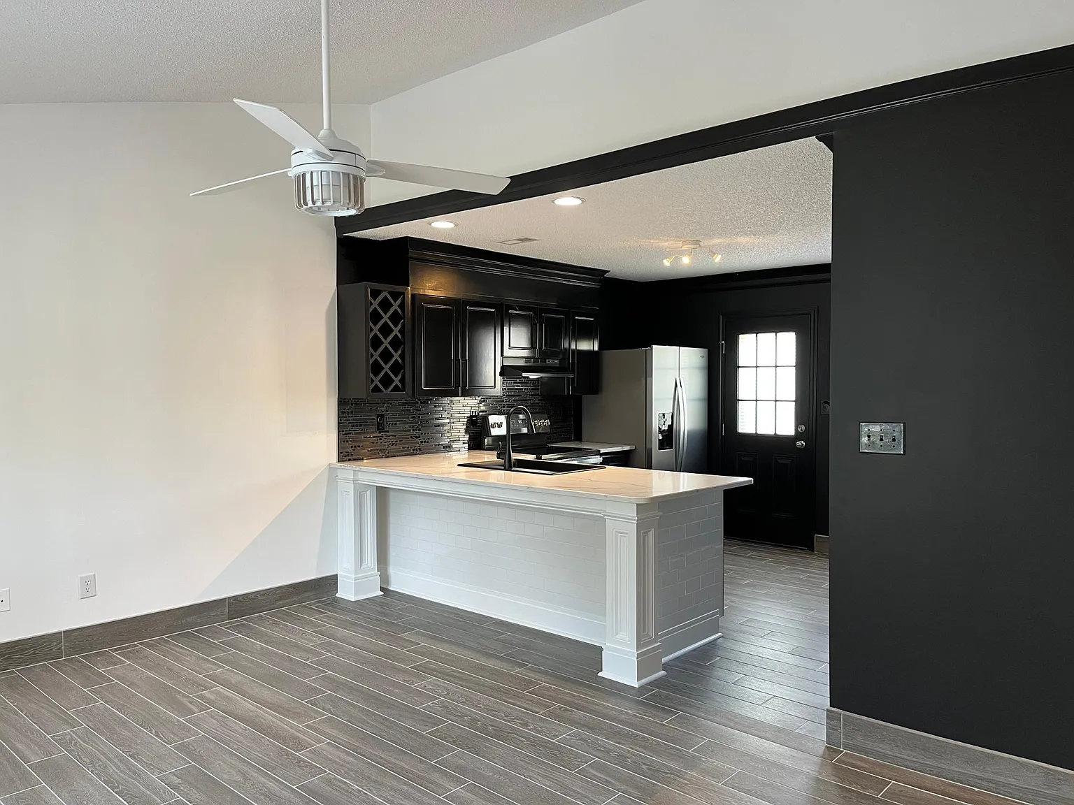 2 bed, 900 sqft, $1,450 — Photo 2