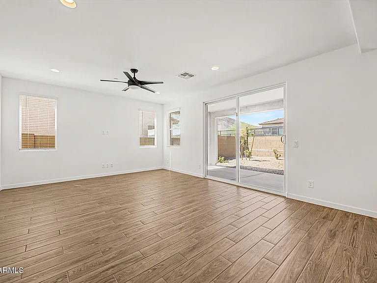 12074 W Calle De Pompas — Photo 2