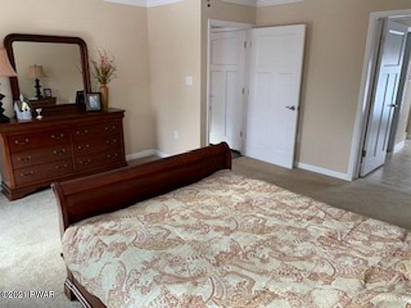 5th image of 41 S Woodlyn Ln