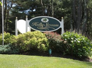 2103 Holly Stream Ct, Brewster, NY 10509