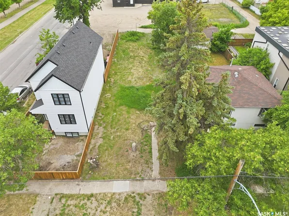 537 H Avenue S, Saskatoon, SK S7M 1W7