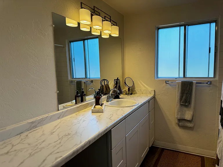 Gateway Village Apartments — Photo 7