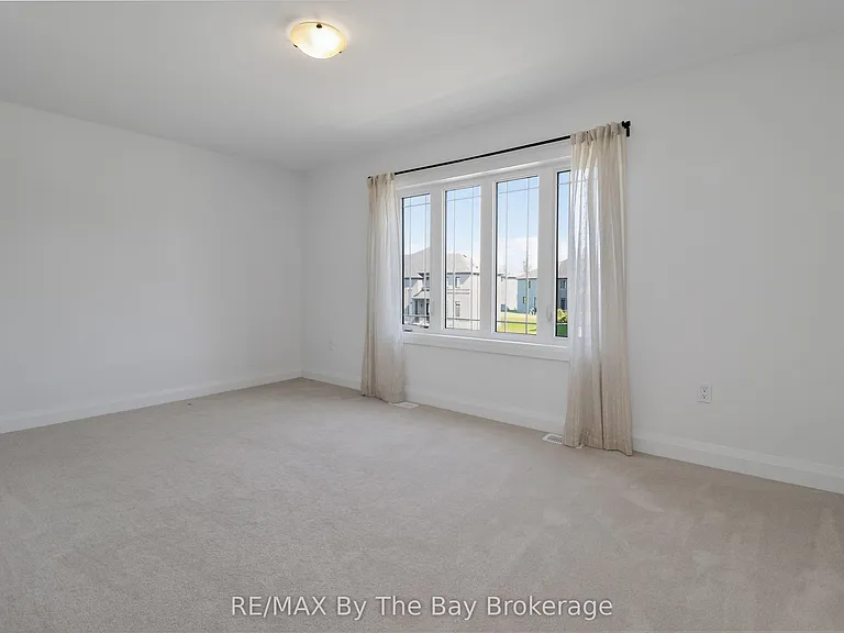 52 Amber Dr — Photo 40