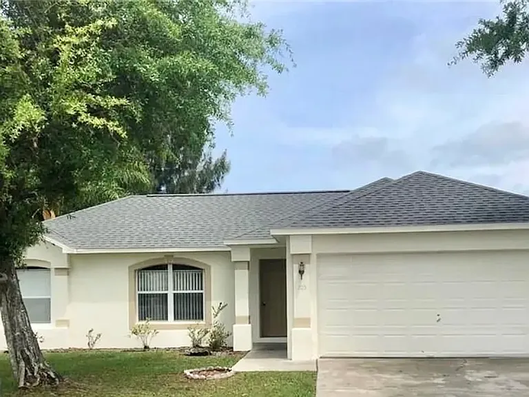 205 Churchill Ct — Photo 1