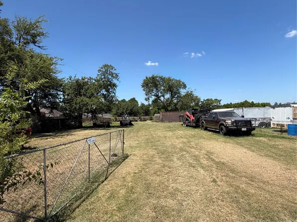 609 7th St, Sulphur Springs, TX 75482