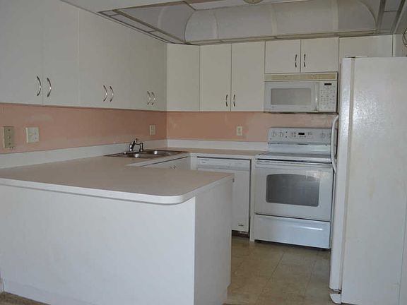 4th image of 3292 NE 11th Ave #A