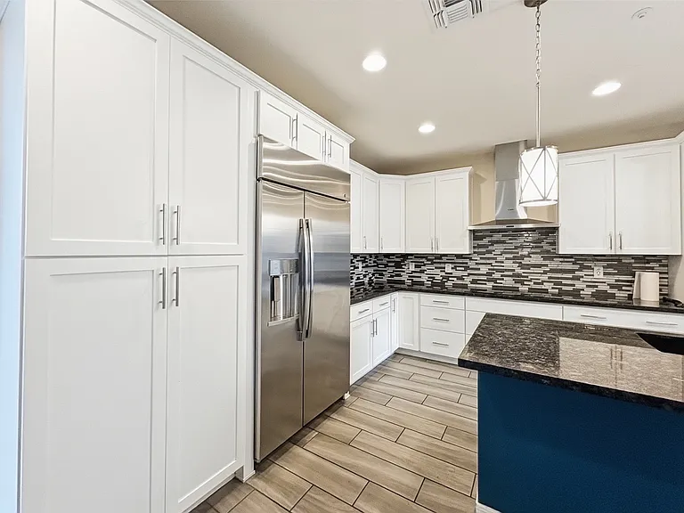2345 W Gloria Ln — Photo 8
