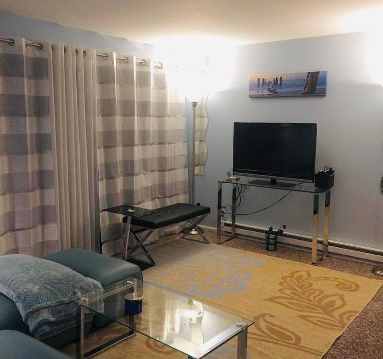Spacious living room