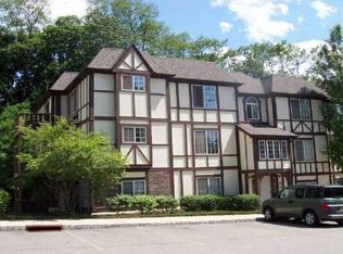 87 Village Rd, New Vernon, NJ 07976