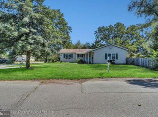 912 Oakdale St, Toms River, NJ