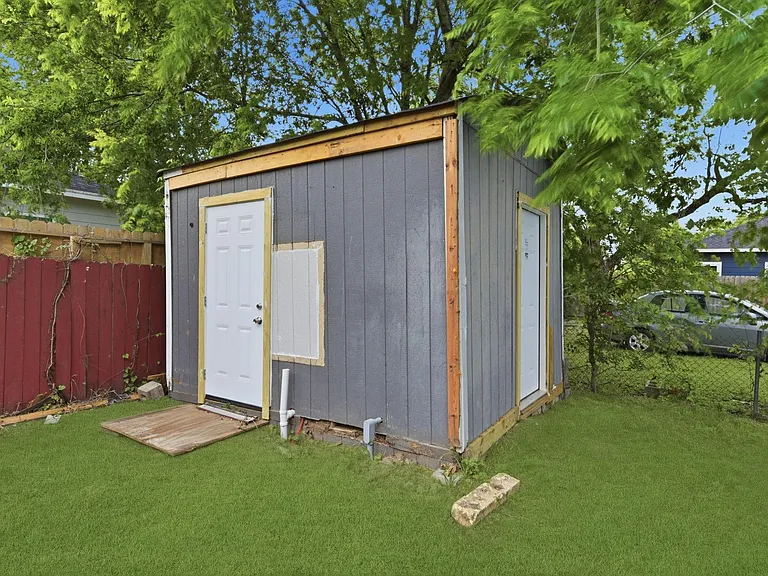 303 Gans St #B — Photo 24