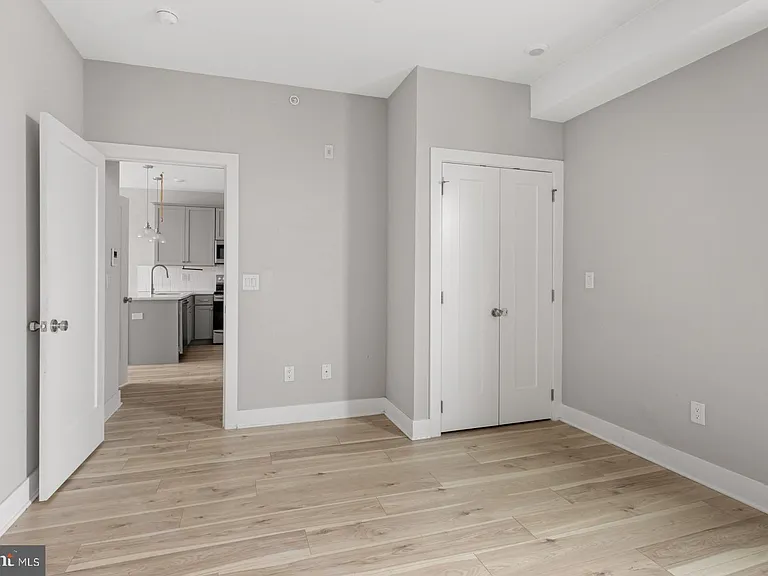 5230 Walnut St #5R — Photo 12