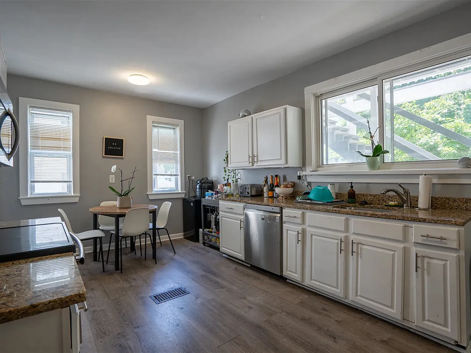 4 bed, 1.5 bath, $3,700 — Photo 4