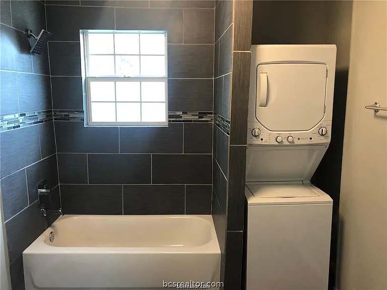 1704 N Baker St — Photo 9