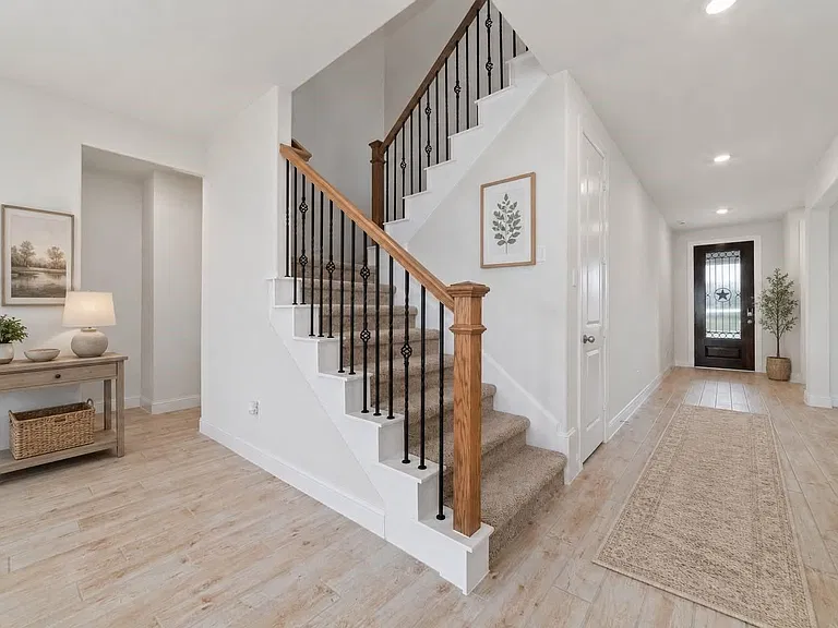 1911 Hickory Grove Ln — Photo 9