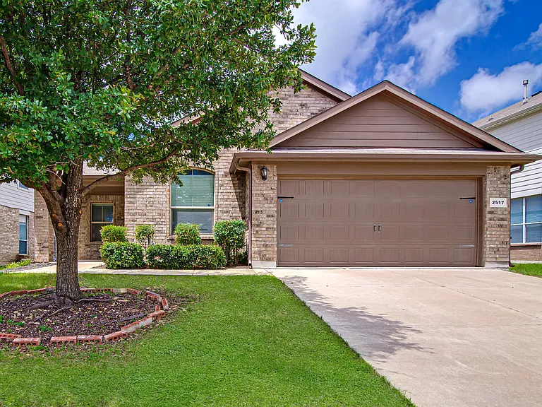2517 Carolina Dr — Photo 1
