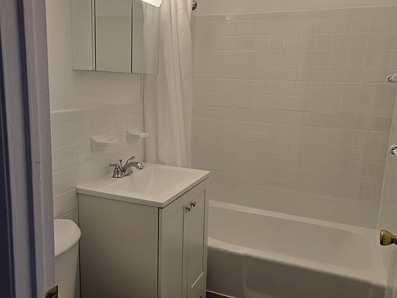 5th image of 587 Bridge St #6
